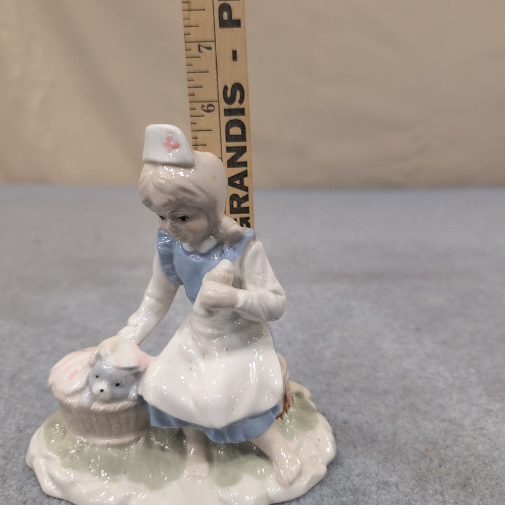 Vintage Porcelain Girl Nurse Figurine with Puppy in Basket Blue and White - Picture 6 of 7